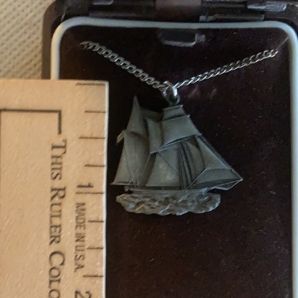 🏴‍☠️ Vintage Ship Pendent with chain - Picture 4 of 6